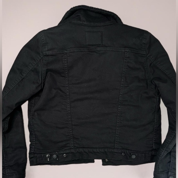 Women’s Levi trucker Sherpa jacket size L - Picture 2 of 4